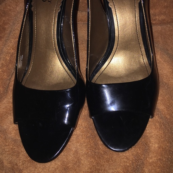 Black Peep Toe Heels👠. EUC♥️ - Picture 1 of 5